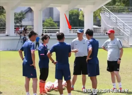 国内足球身价最高的是谁_中国足球历史球员最高身价_足球历史身价最高的球员
