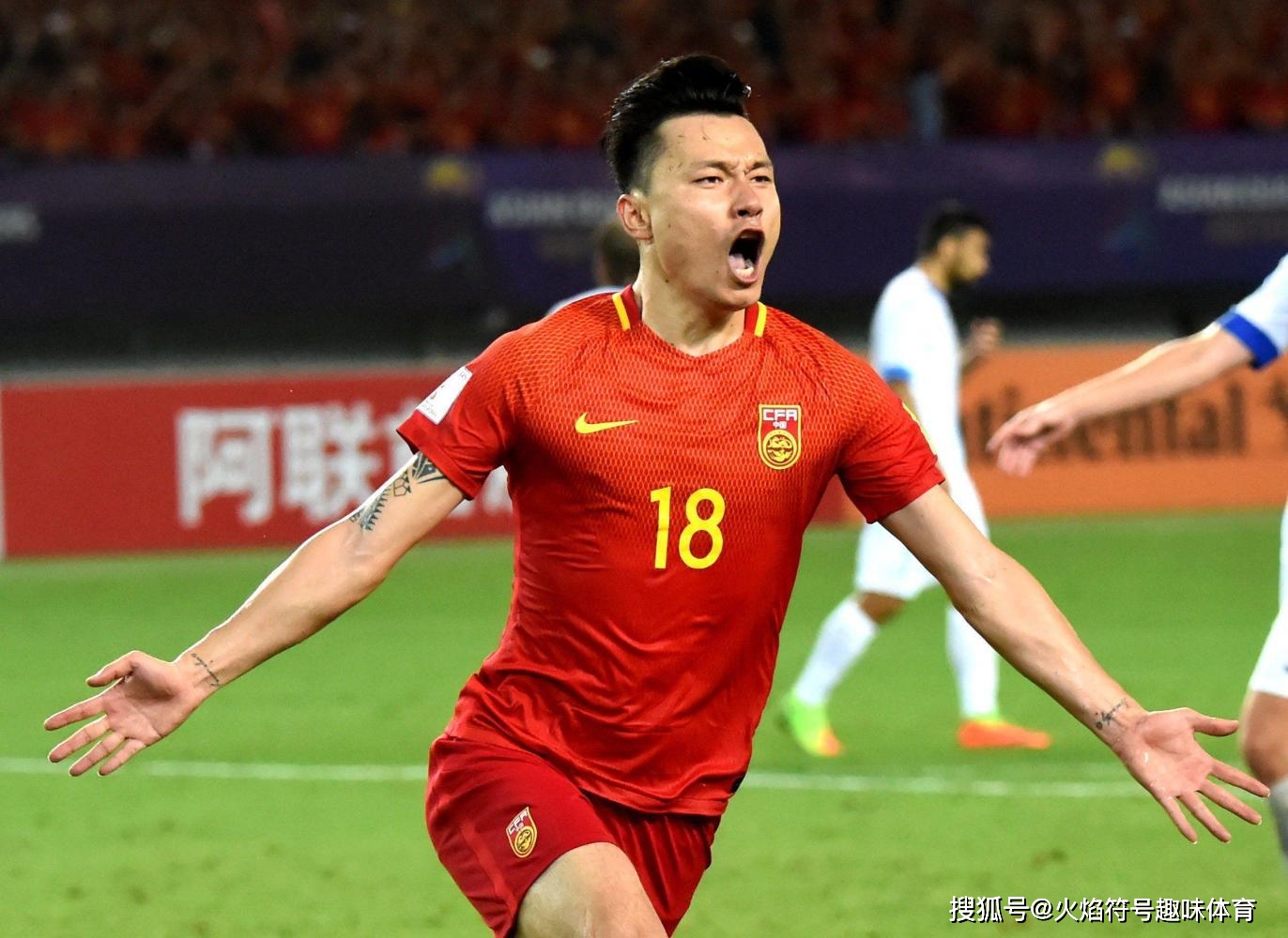 国内足球身价最高的是谁_中国足球历史球员最高身价_足球历史身价最高的球员